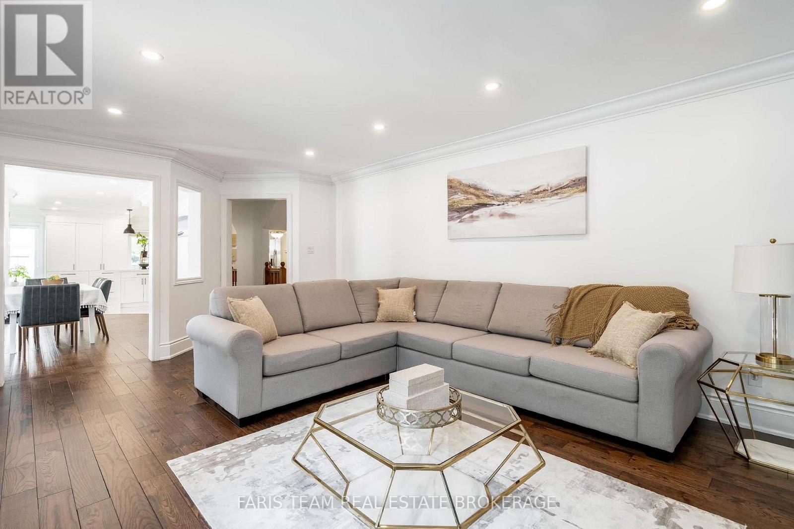 6 Alana Drive, Springwater, ON - Indoor Photo Showing Living Room