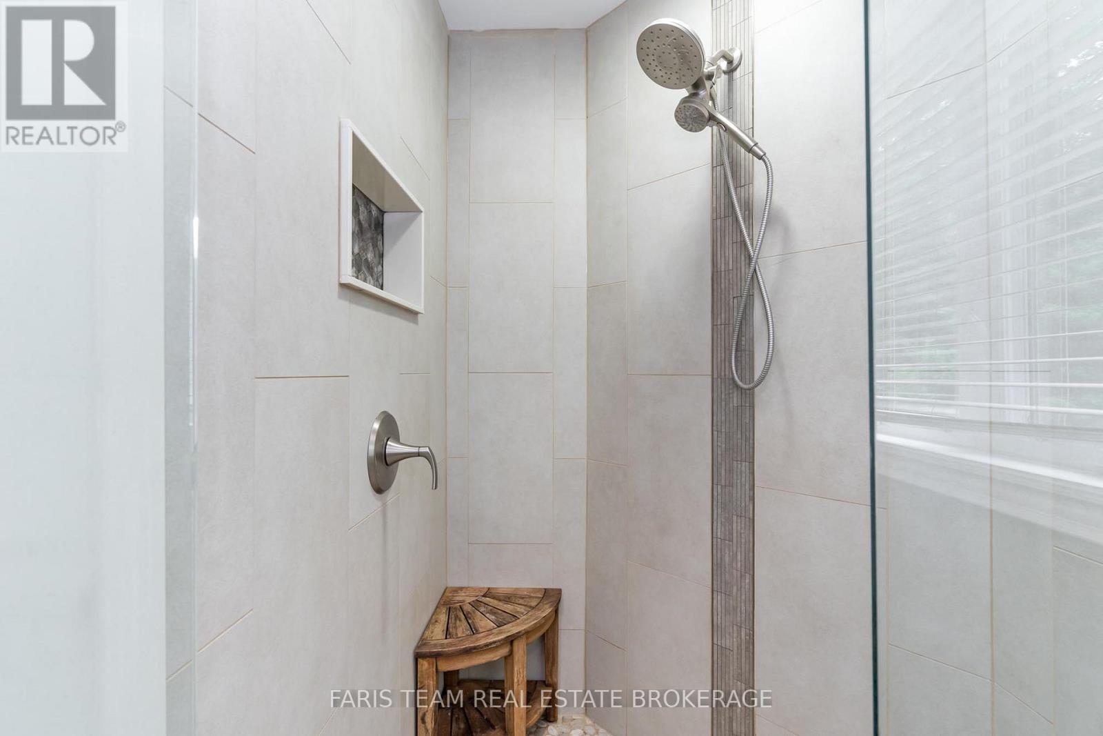 6 Alana Drive, Springwater, ON - Indoor Photo Showing Bathroom
