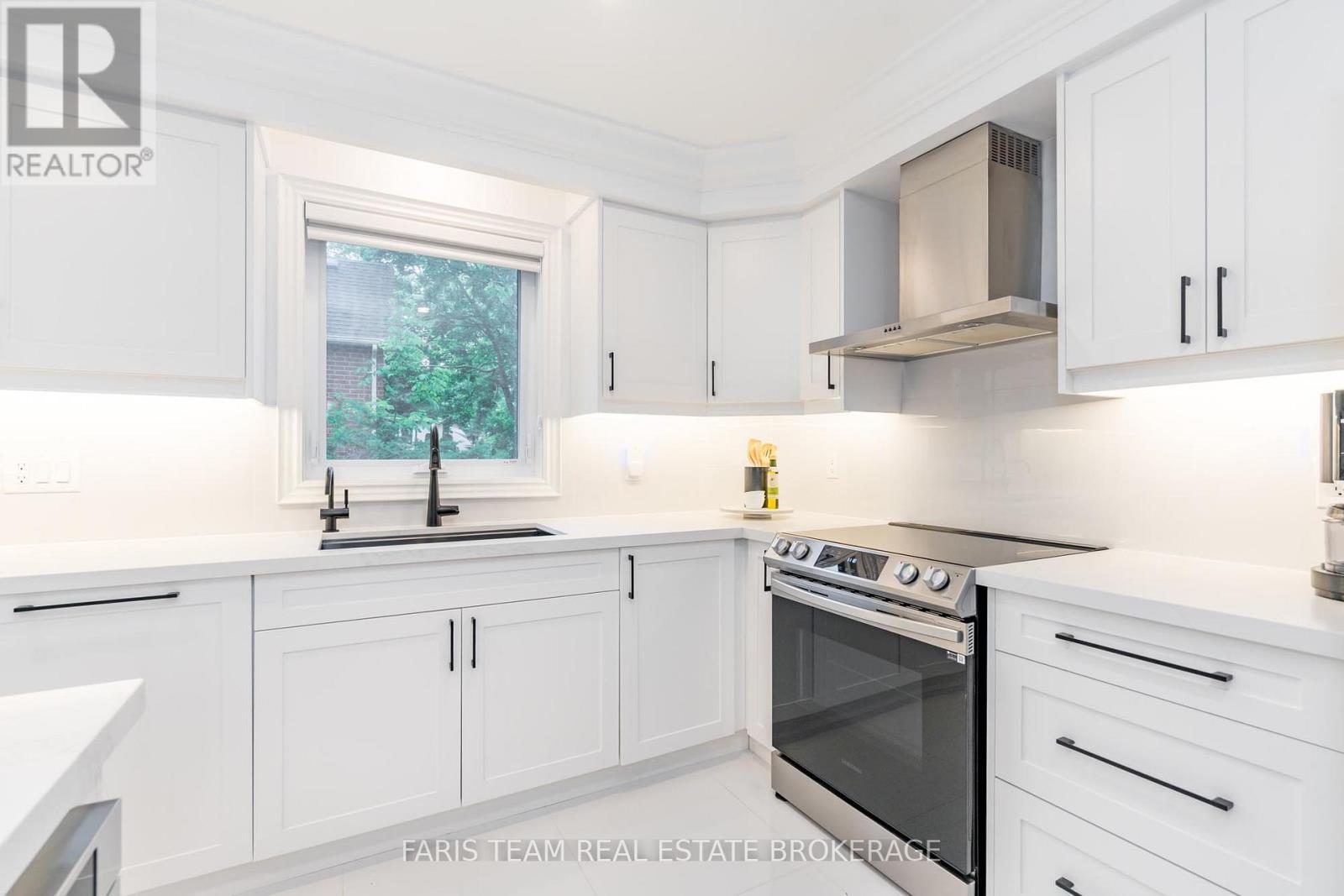 6 Alana Drive, Springwater, ON - Indoor Photo Showing Kitchen