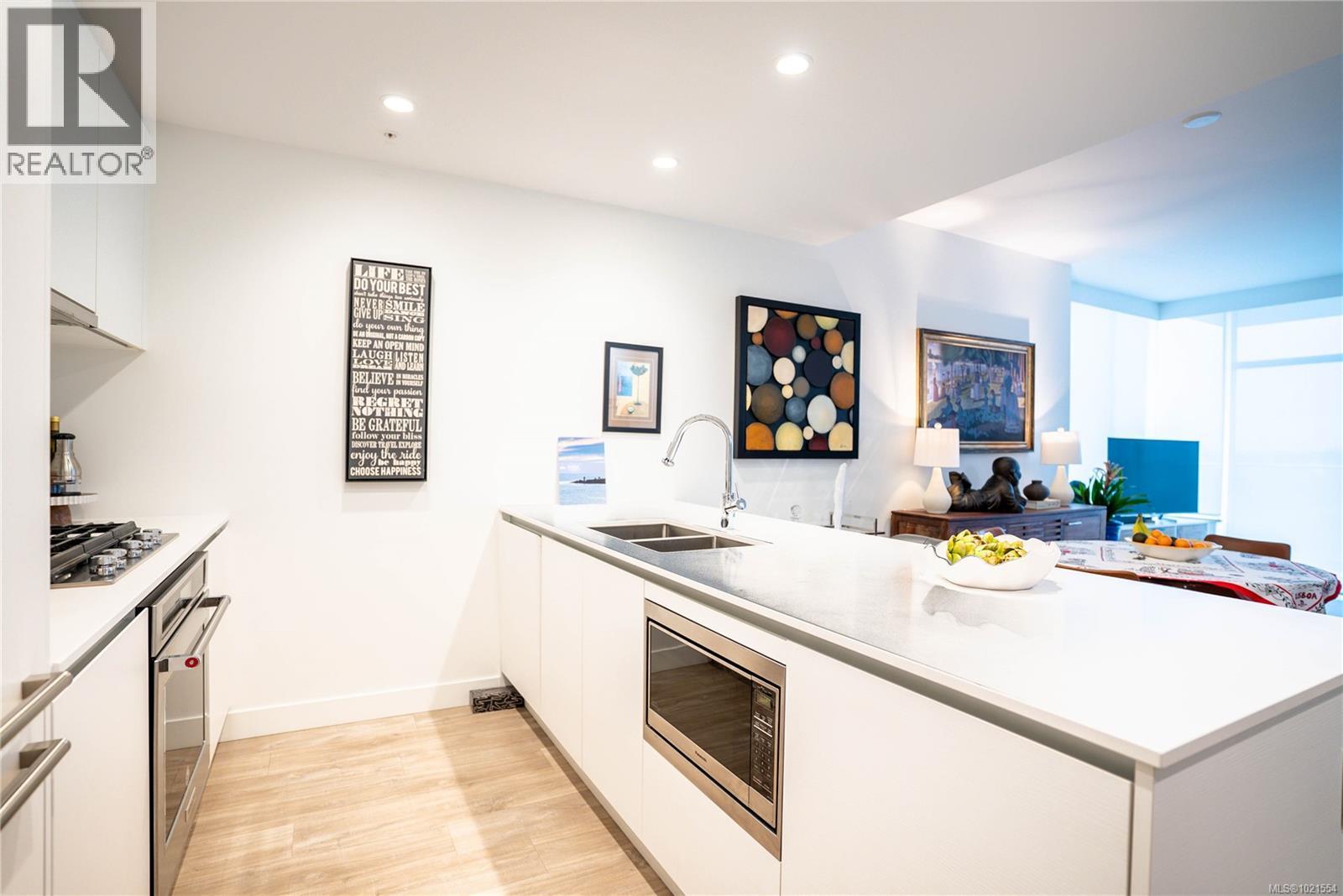 Kitchen - 804 60 Saghalie Rd, Victoria, BC