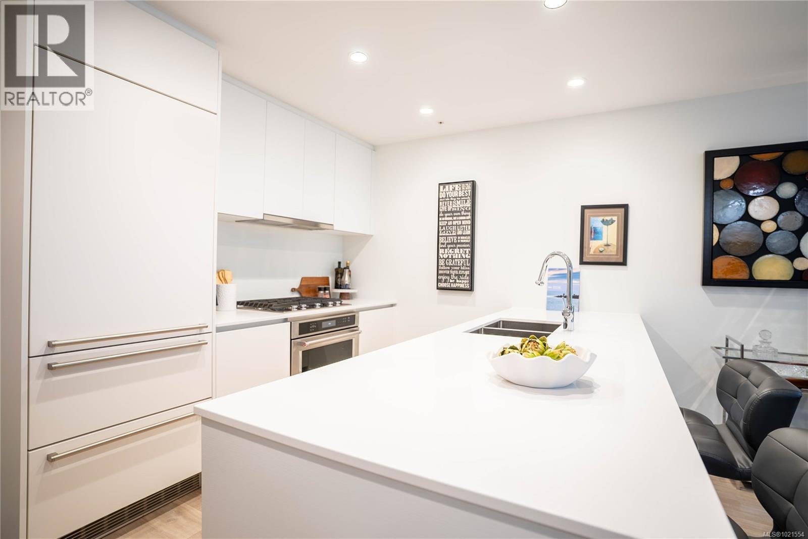 Kitchen - 804 60 Saghalie Rd, Victoria, BC