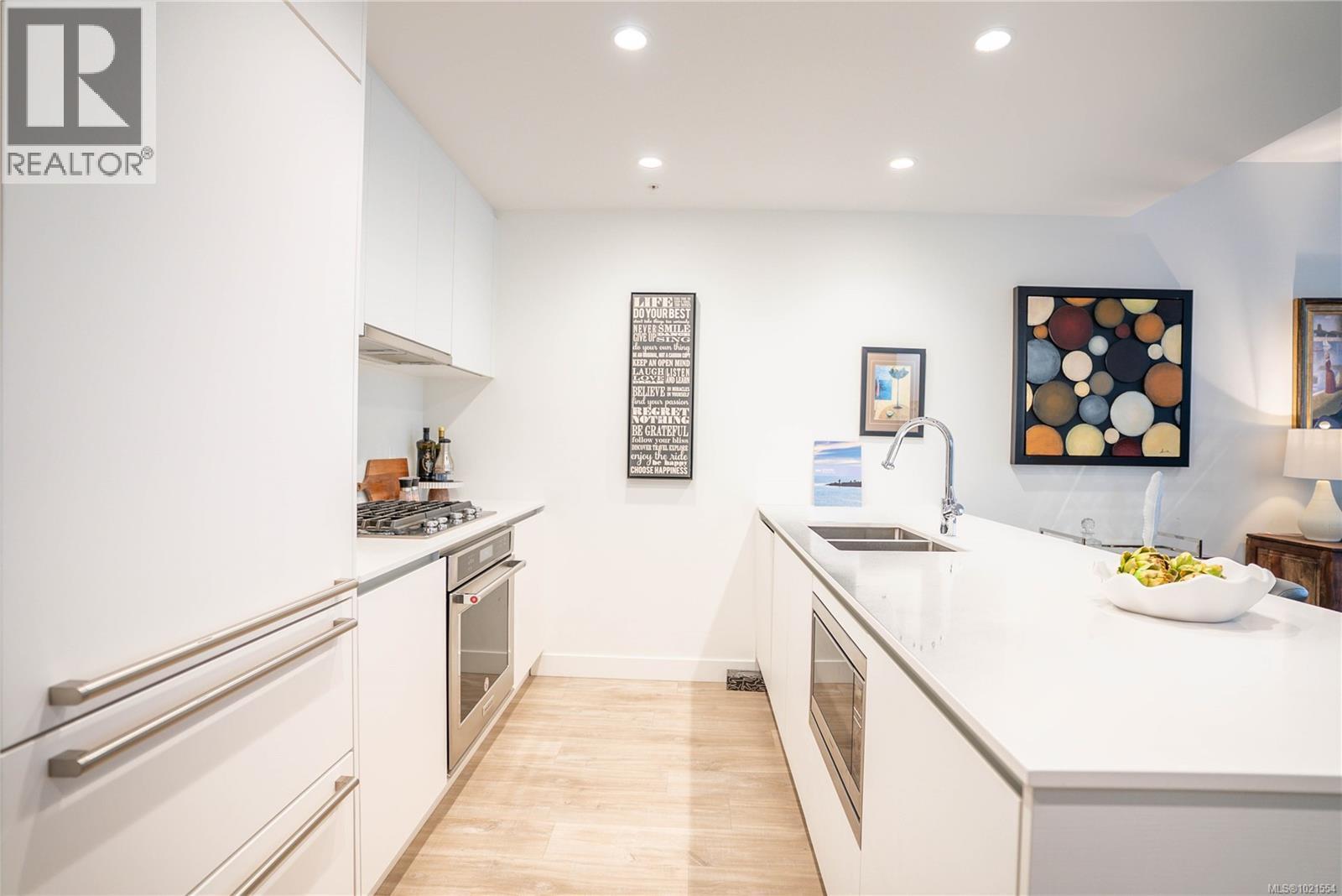 Kitchen - 804 60 Saghalie Rd, Victoria, BC