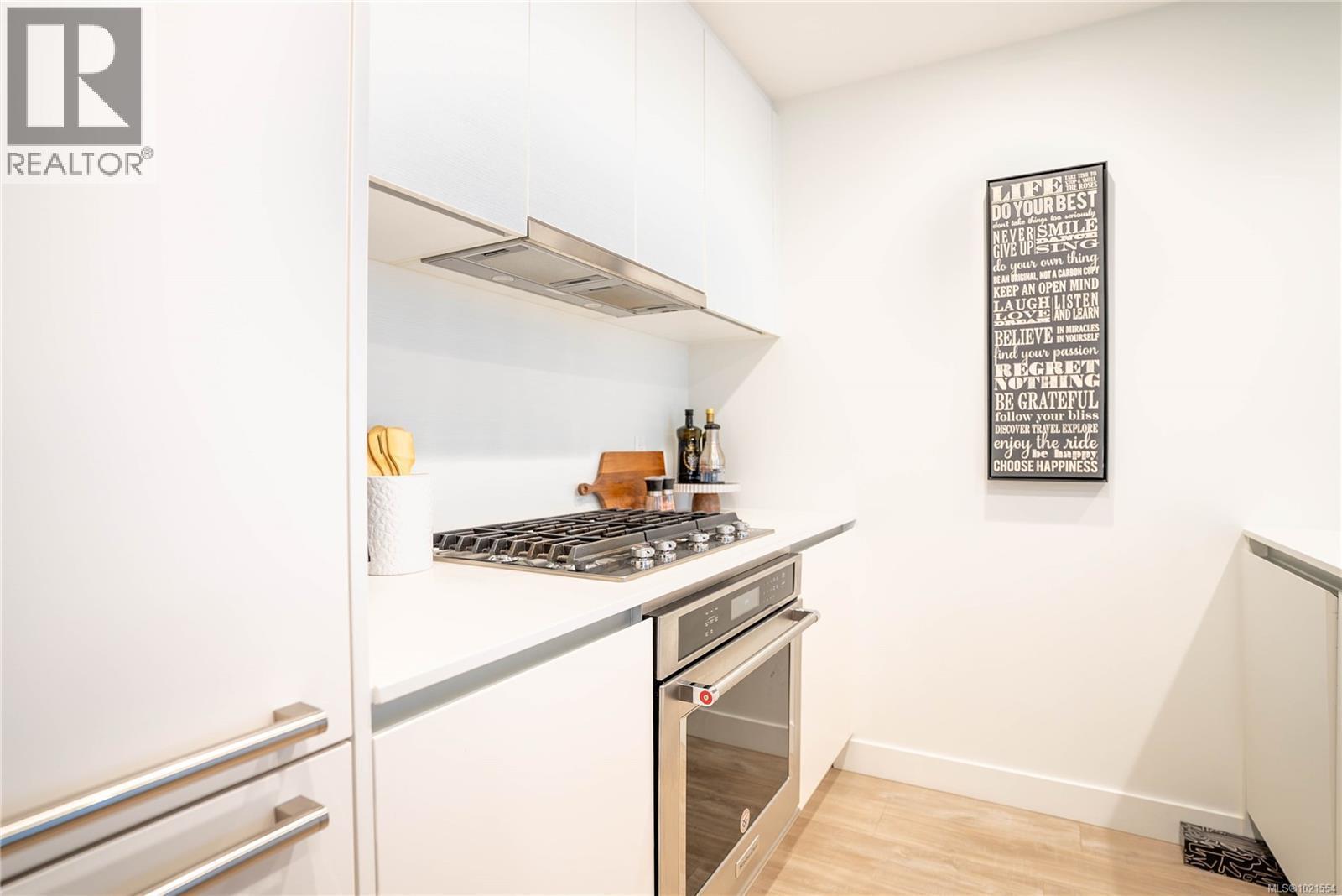 Kitchen - 804 60 Saghalie Rd, Victoria, BC