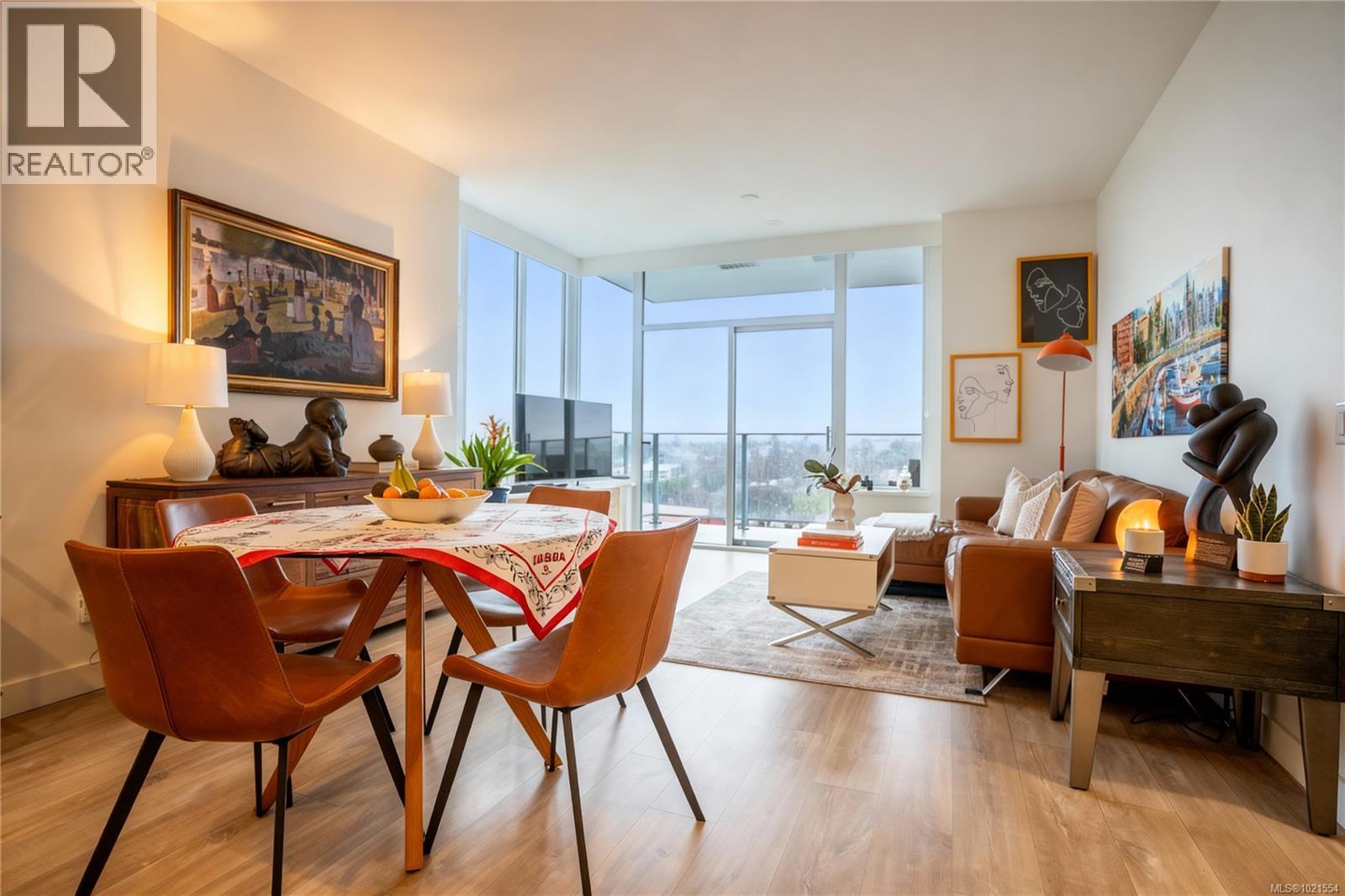 Dining - 804 60 Saghalie Rd, Victoria, BC