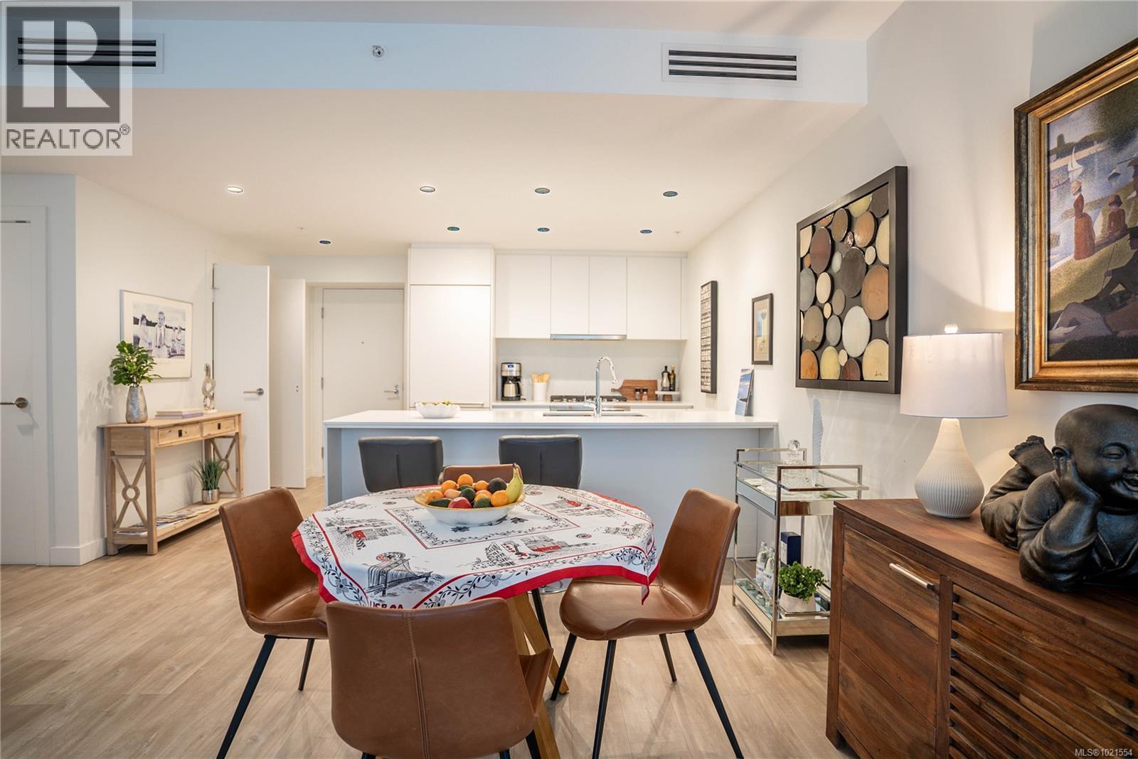 Dining - 804 60 Saghalie Rd, Victoria, BC