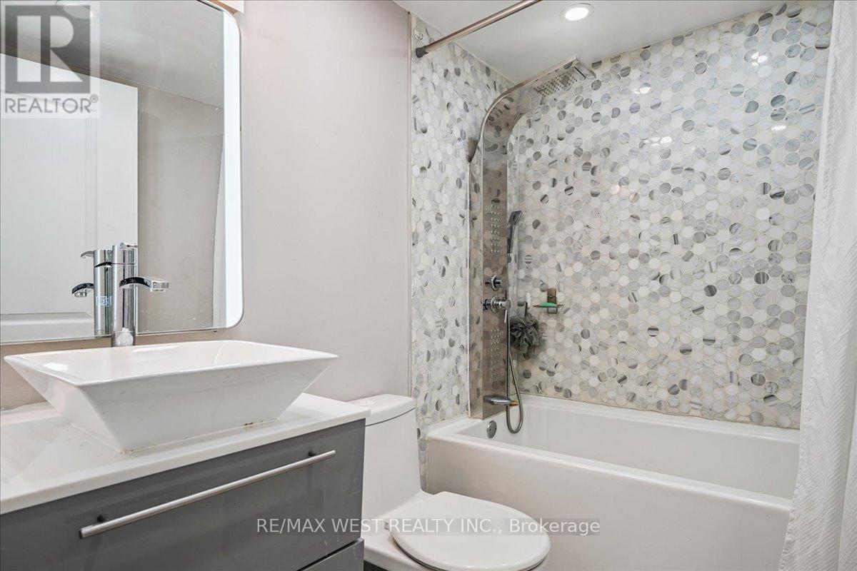 103 - 4 Lisa Street, Brampton, ON - Indoor Photo Showing Bathroom