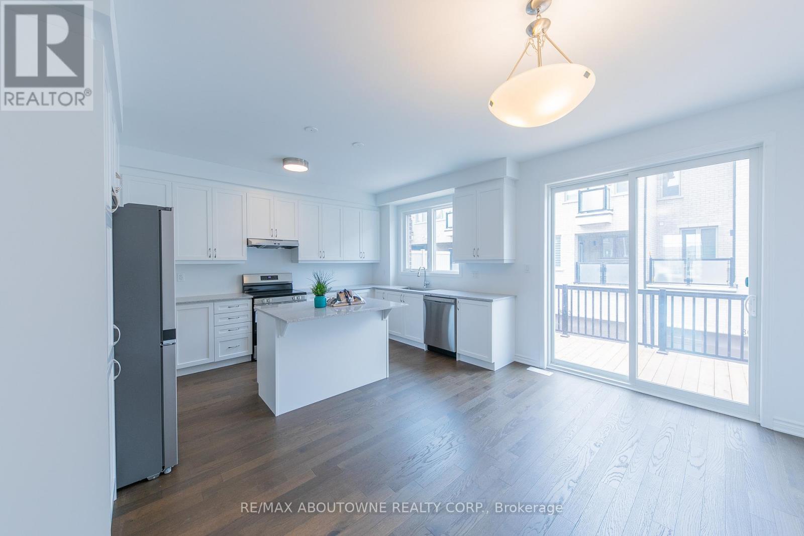 3028 Merrick Road, Oakville, ON