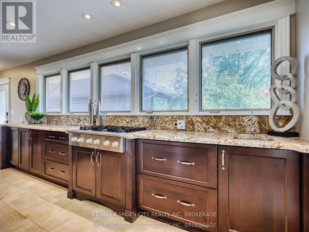 28 Marsdale Drive, St. Catharines (Glendale/Glenridge), ON - Indoor