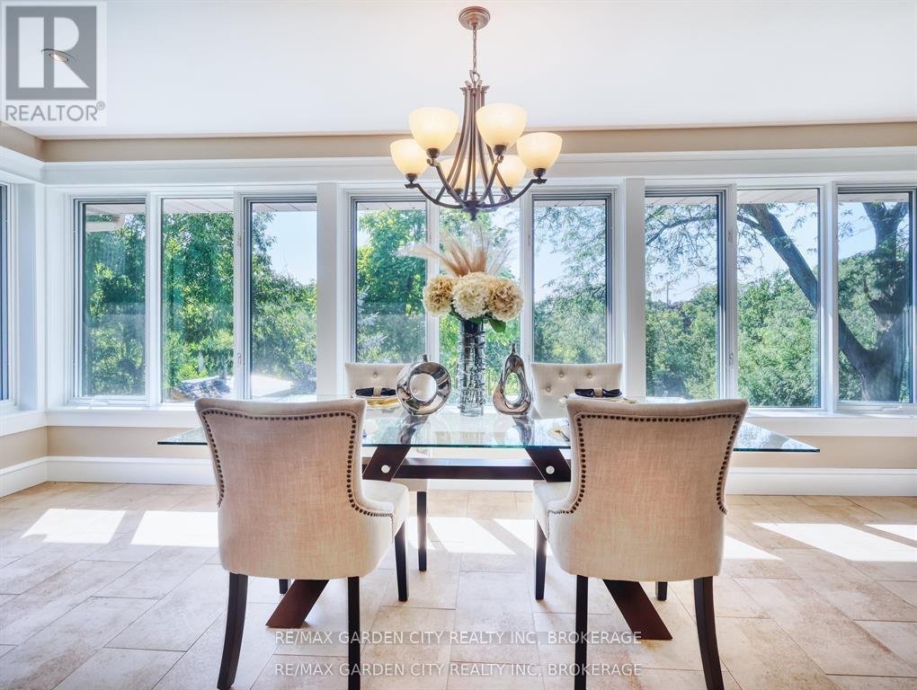 28 Marsdale Drive, St. Catharines (Glendale/Glenridge), ON - Indoor Photo Showing Dining Room