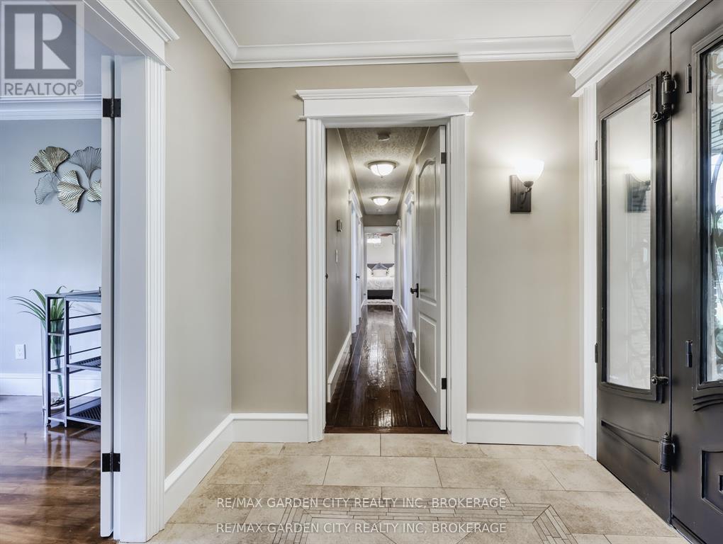 28 Marsdale Drive, St. Catharines (Glendale/Glenridge), ON - Indoor Photo Showing Other Room