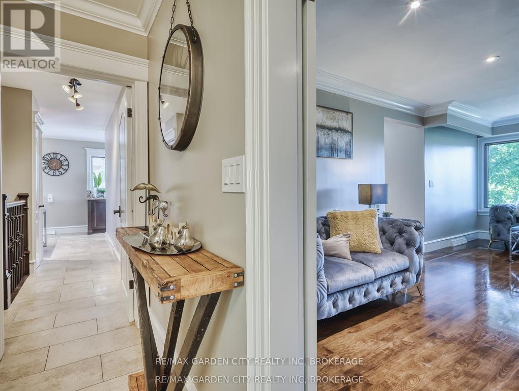 28 Marsdale Drive, St. Catharines (Glendale/Glenridge), ON - Indoor Photo Showing Other Room