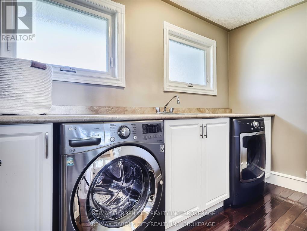 28 Marsdale Drive, St. Catharines (Glendale/Glenridge), ON - Indoor Photo Showing Laundry Room