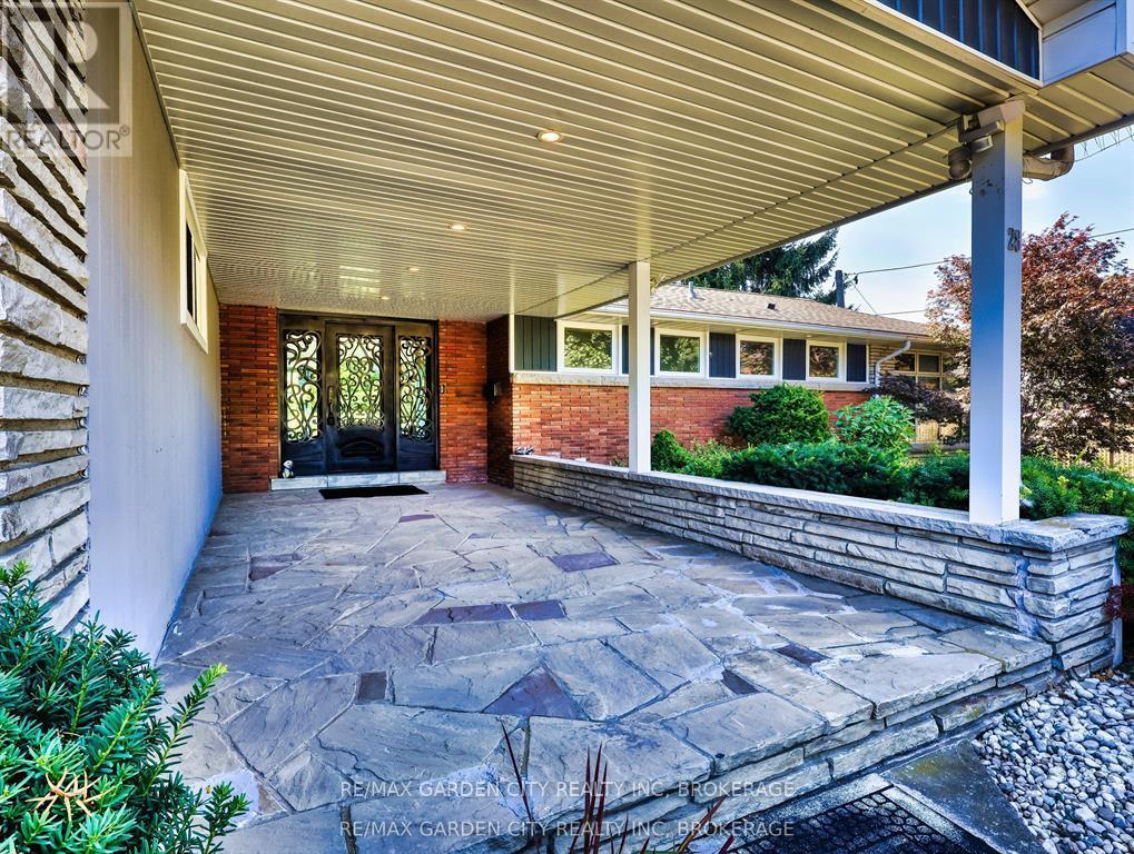 28 Marsdale Drive, St. Catharines (Glendale/Glenridge), ON - Outdoor With Deck Patio Veranda