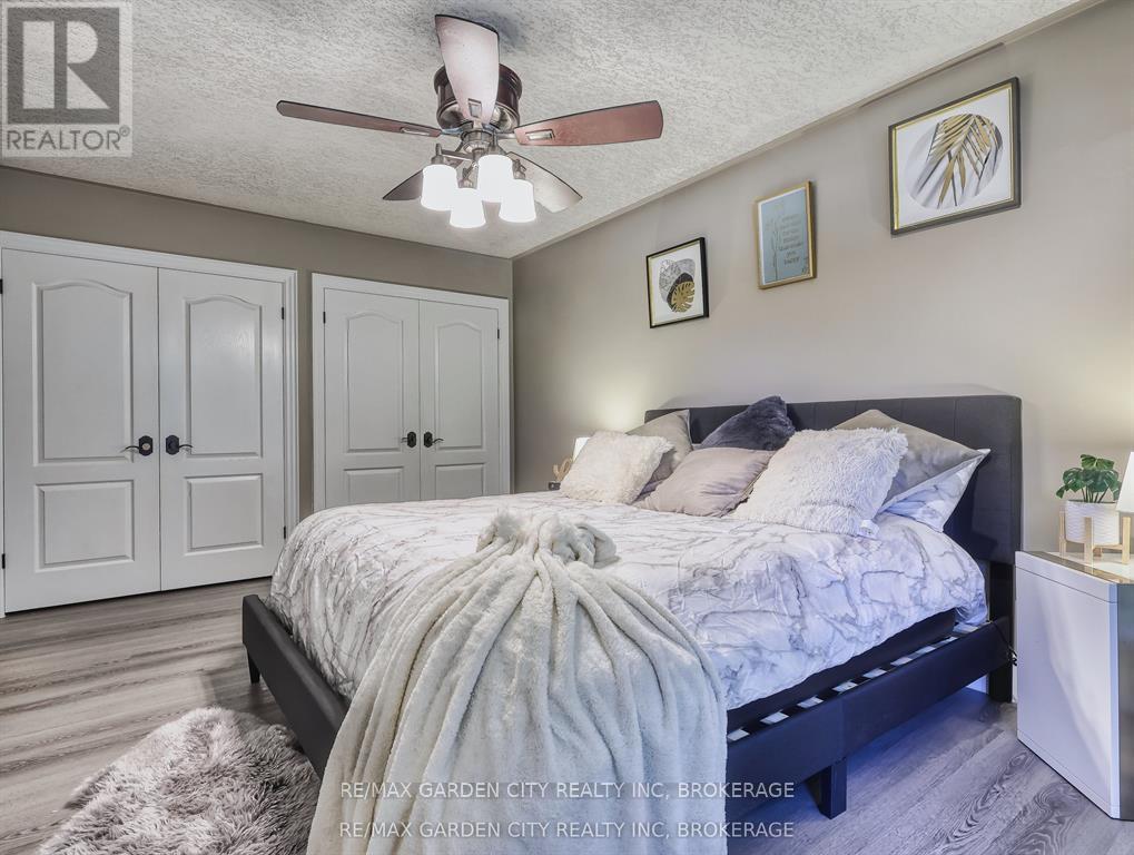 28 Marsdale Drive, St. Catharines (Glendale/Glenridge), ON - Indoor Photo Showing Bedroom