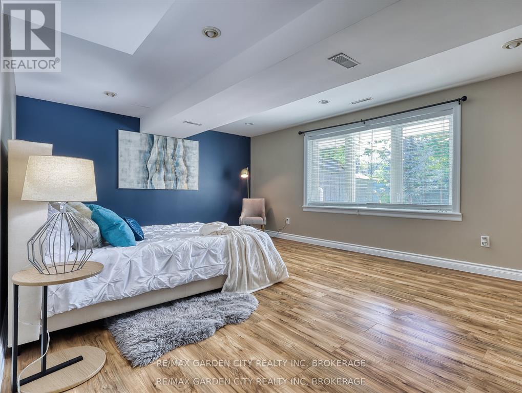 28 Marsdale Drive, St. Catharines (Glendale/Glenridge), ON - Indoor Photo Showing Bedroom