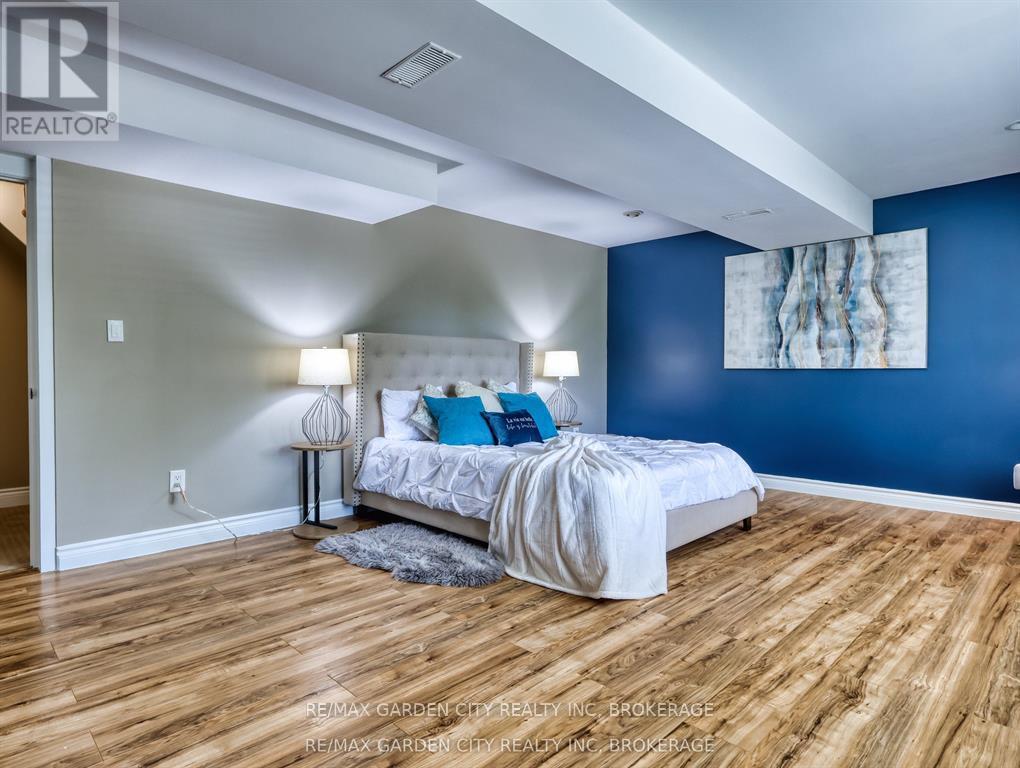 28 Marsdale Drive, St. Catharines (Glendale/Glenridge), ON - Indoor Photo Showing Bedroom