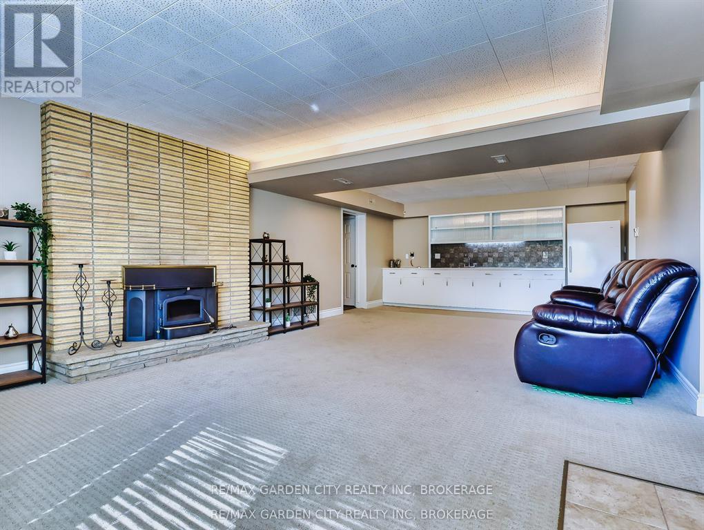 28 Marsdale Drive, St. Catharines (Glendale/Glenridge), ON - Indoor With Fireplace