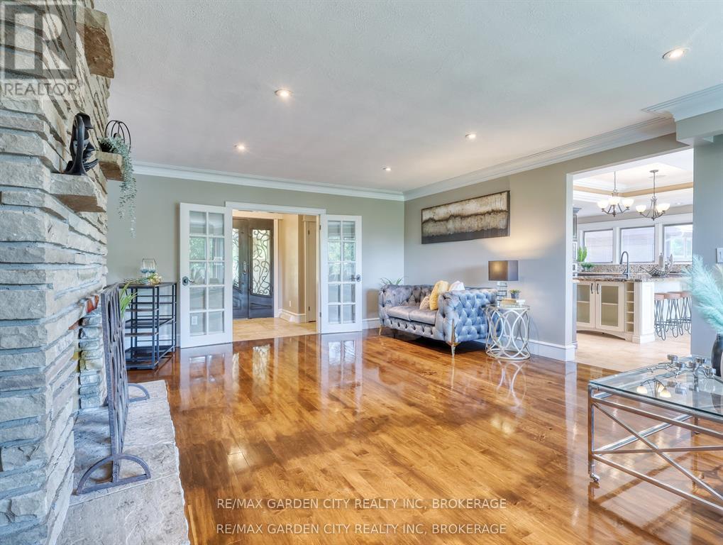 28 Marsdale Drive, St. Catharines (Glendale/Glenridge), ON - Indoor Photo Showing Other Room