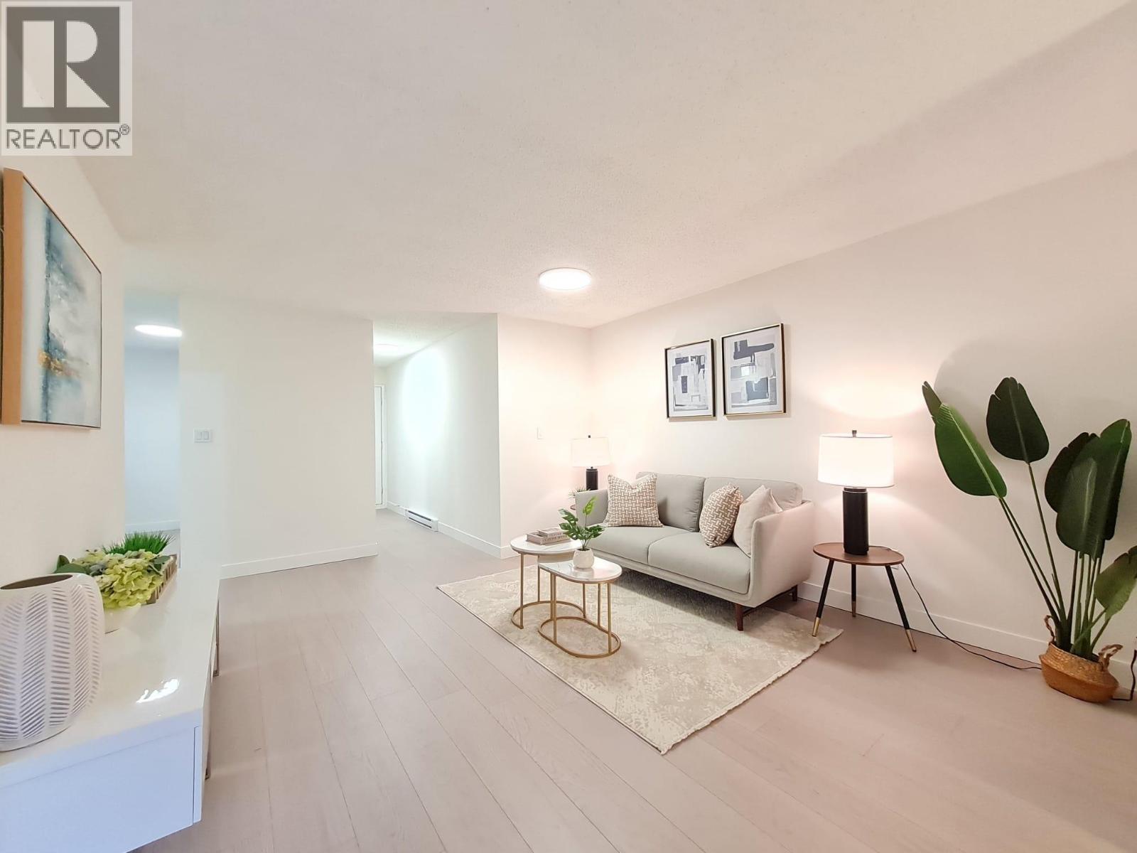 202 9128 Capella Drive, Burnaby, BC - Indoor Photo Showing Living Room