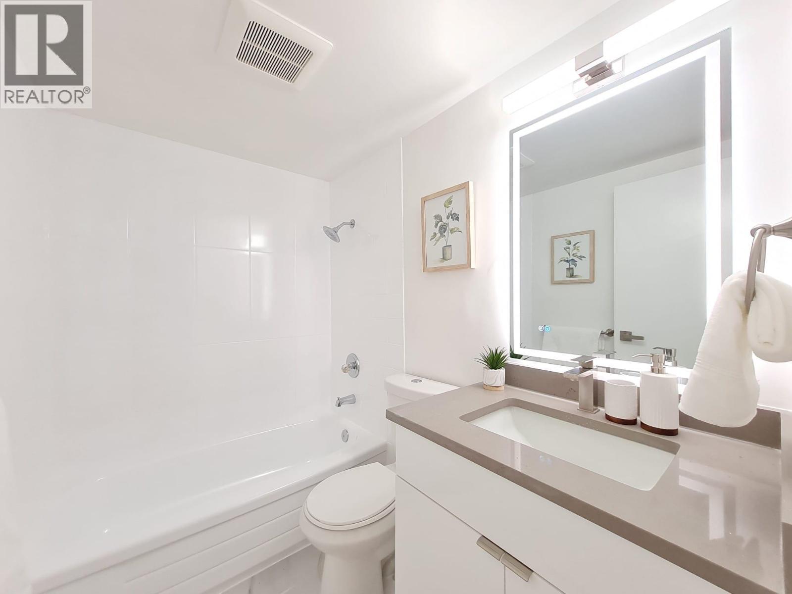 202 9128 Capella Drive, Burnaby, BC - Indoor Photo Showing Bathroom