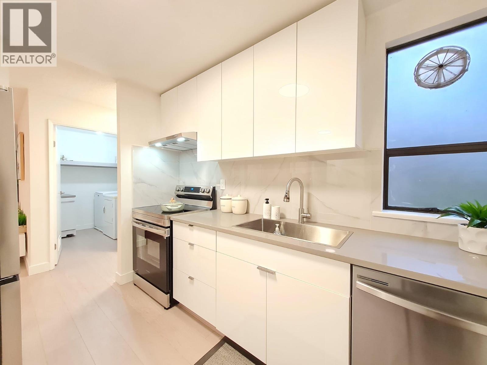 202 9128 Capella Drive, Burnaby, BC - Indoor Photo Showing Kitchen With Double Sink