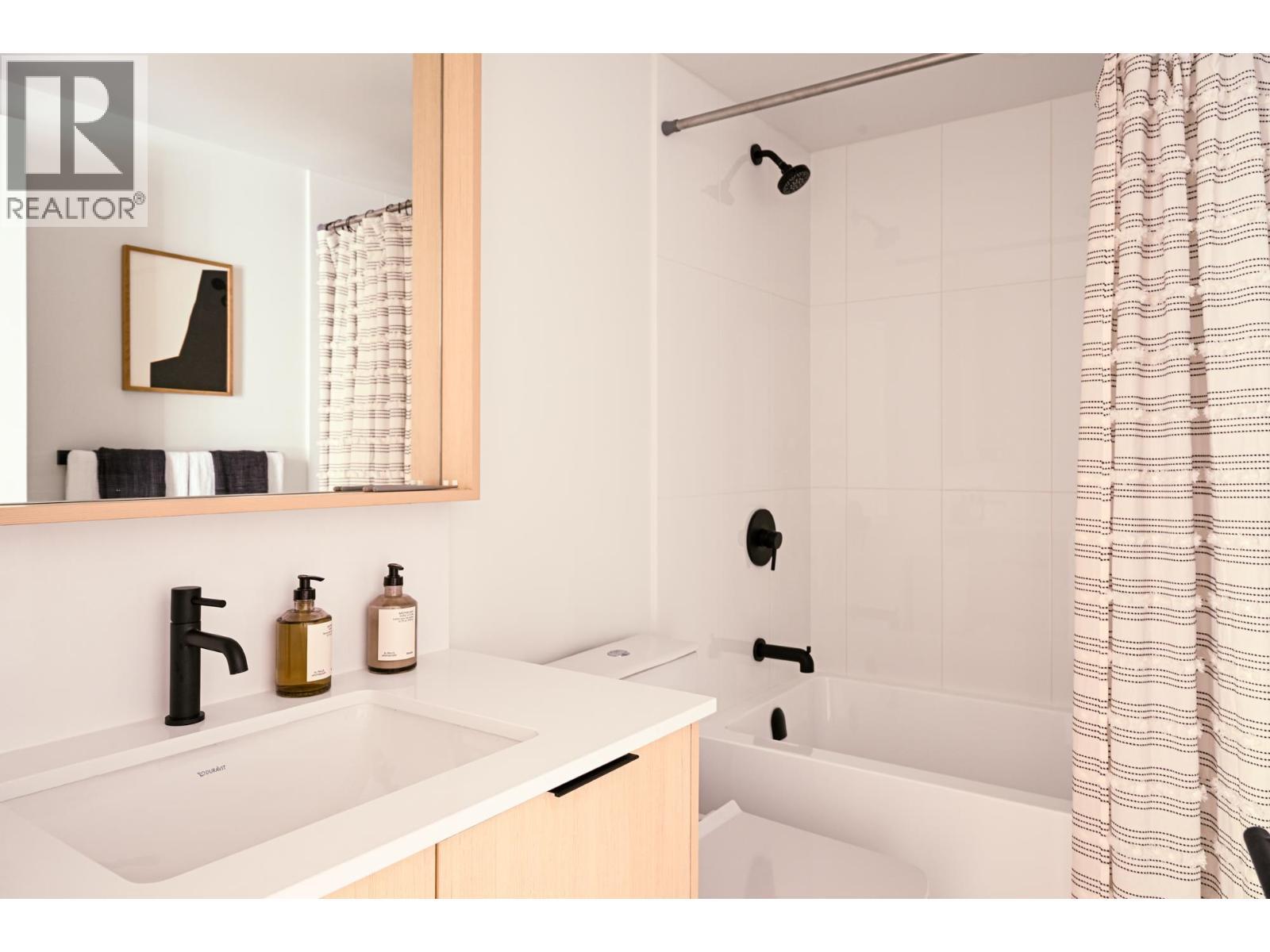 210 2045 Heritage Park Lane, North Vancouver, BC - Indoor Photo Showing Bathroom