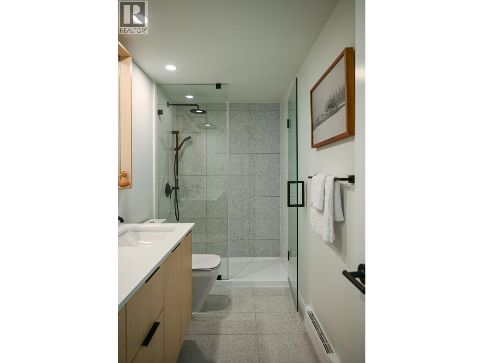 210 2045 Heritage Park Lane, North Vancouver, BC - Indoor Photo Showing Bathroom