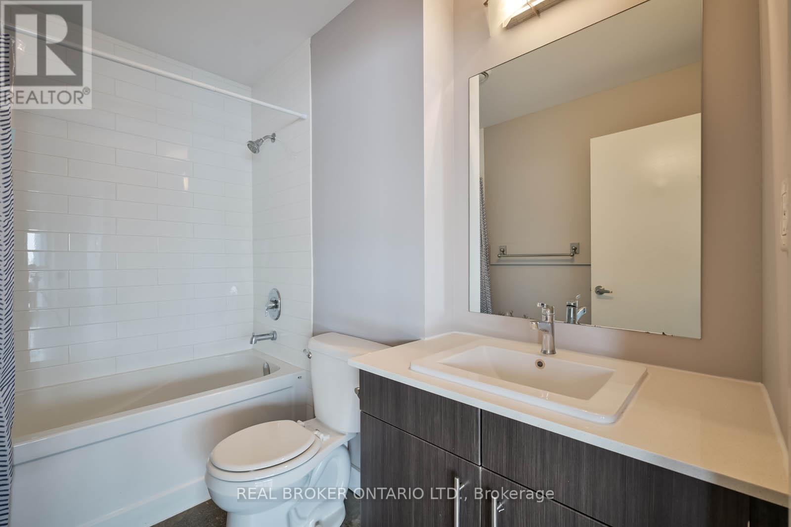 203 - 1 Victoria Street S, Kitchener, ON - Indoor Photo Showing Bathroom