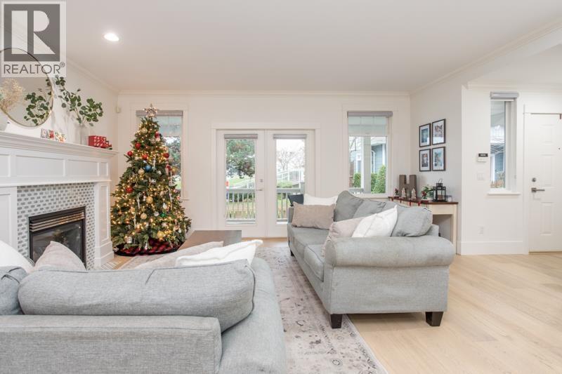 6 13160 Princess Street, Richmond, BC - Indoor Photo Showing Living Room With Fireplace