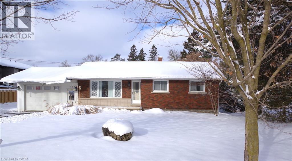 Ranch-style house with brick siding, a chimney, and a garage - 425 Wellington Street E, Mount Forest, ON - Outdoor