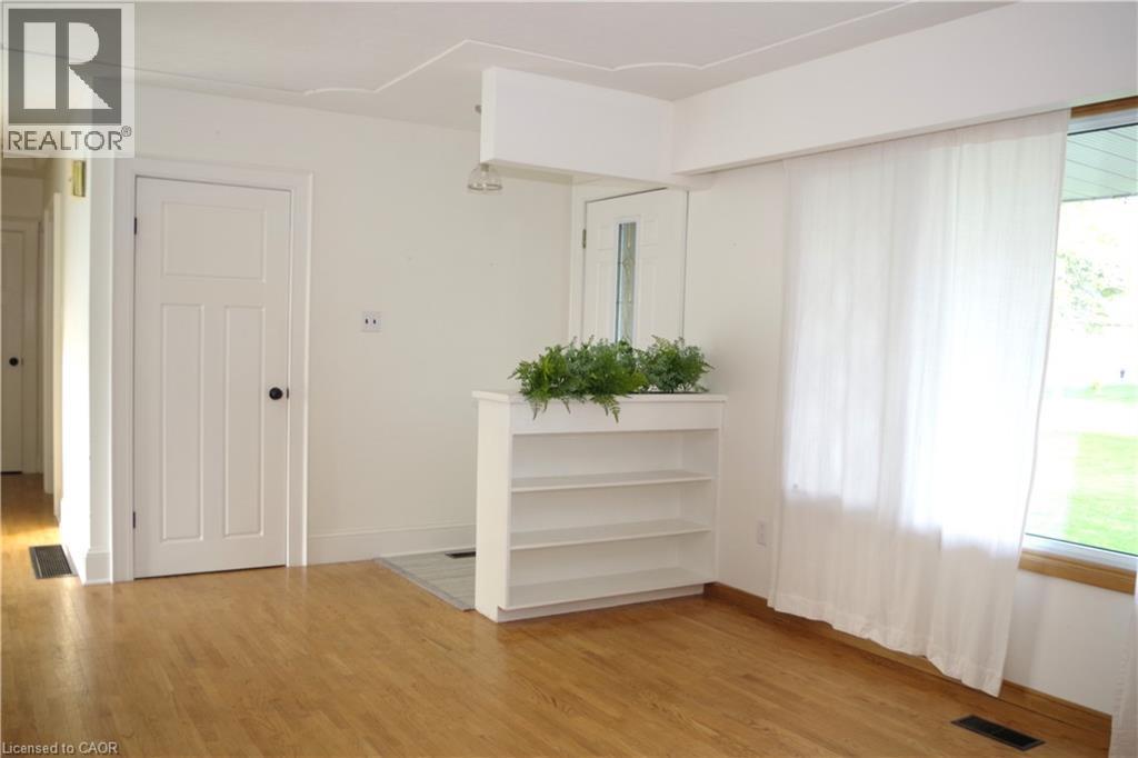 Empty room featuring light wood-style flooring and baseboards - 425 Wellington Street E, Mount Forest, ON - Indoor Photo Showing Other Room