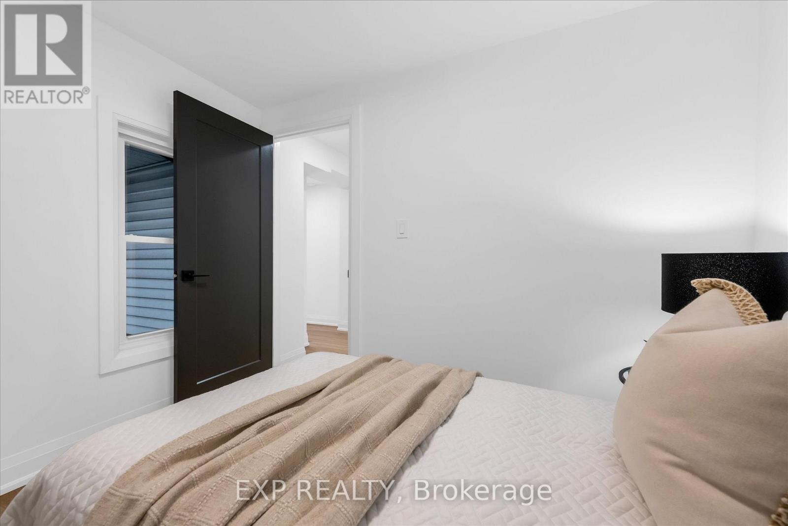 9 Ford Street, Hamilton, ON - Indoor Photo Showing Bedroom