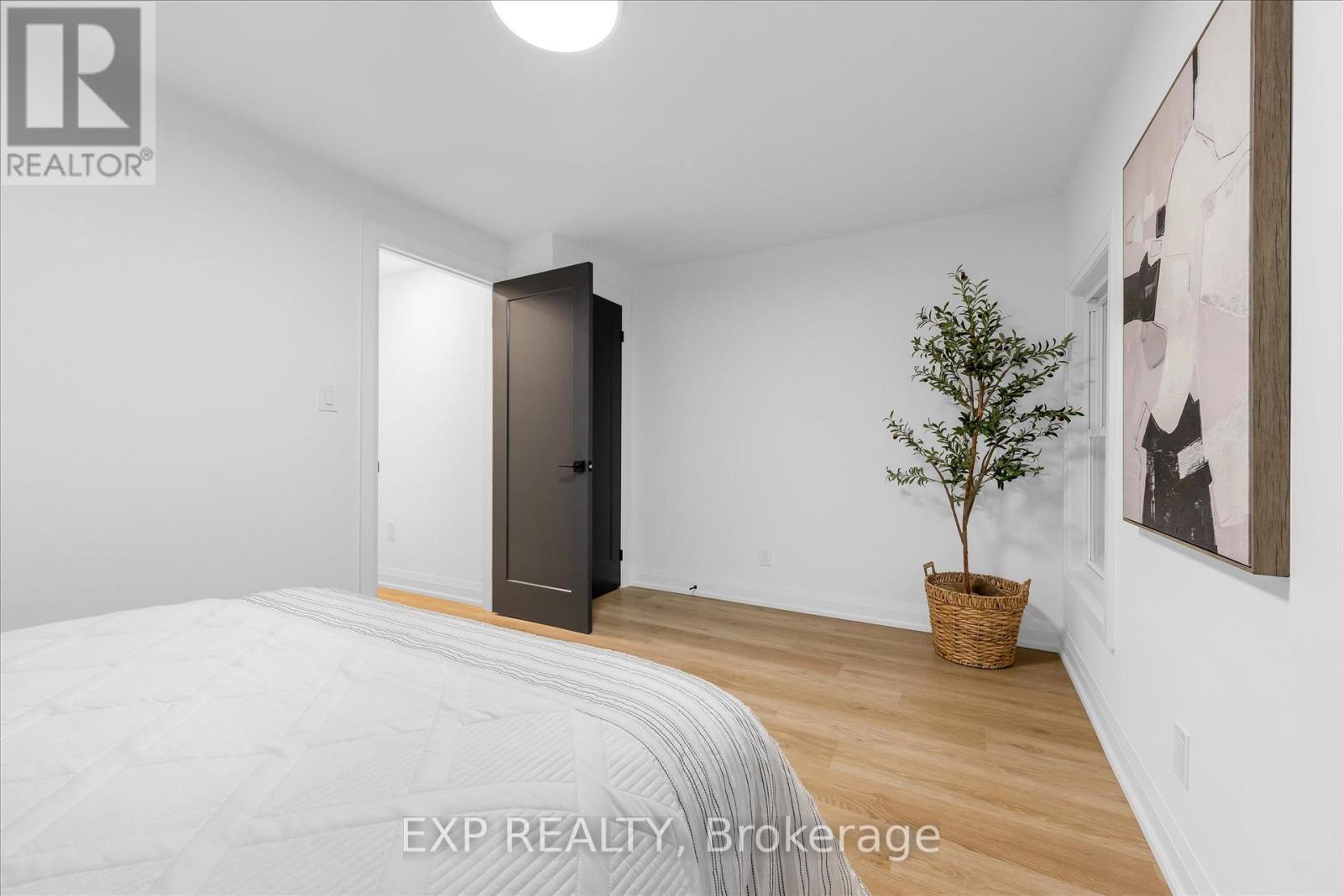 9 Ford Street, Hamilton, ON - Indoor Photo Showing Bedroom