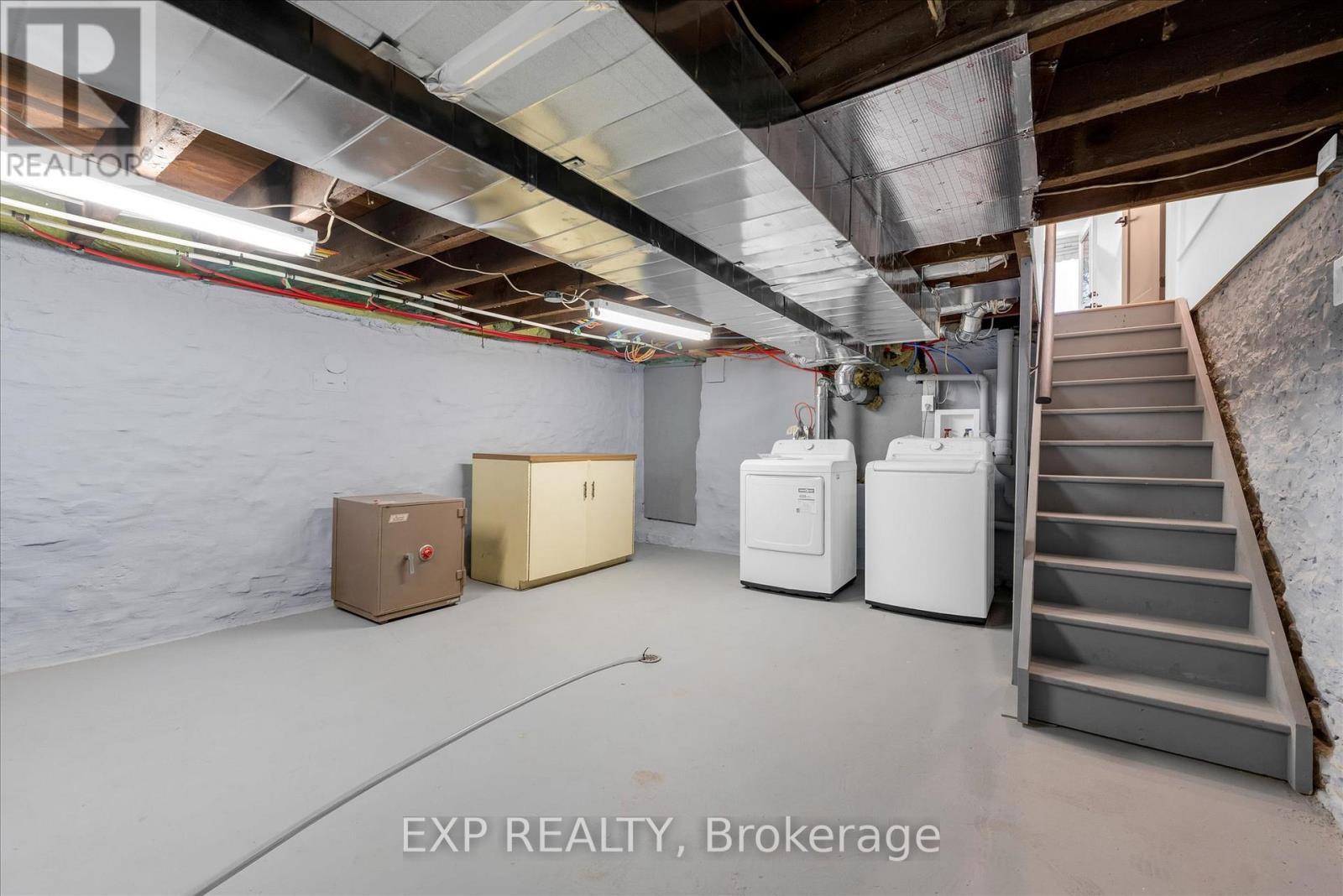 9 Ford Street, Hamilton, ON - Indoor