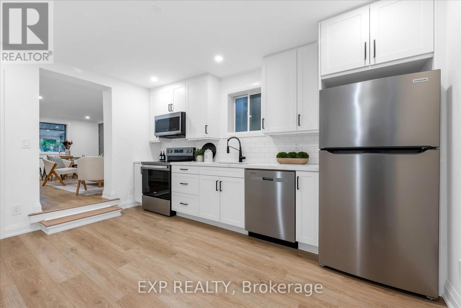 9 Ford Street, Hamilton, ON - Indoor Photo Showing Kitchen