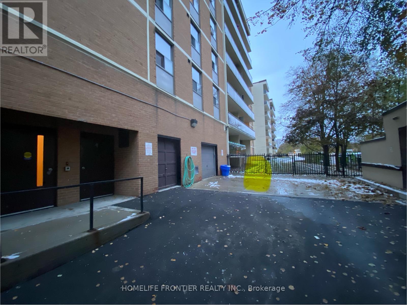 205 - 180 Dudley Avenue, Markham, ON - Outdoor