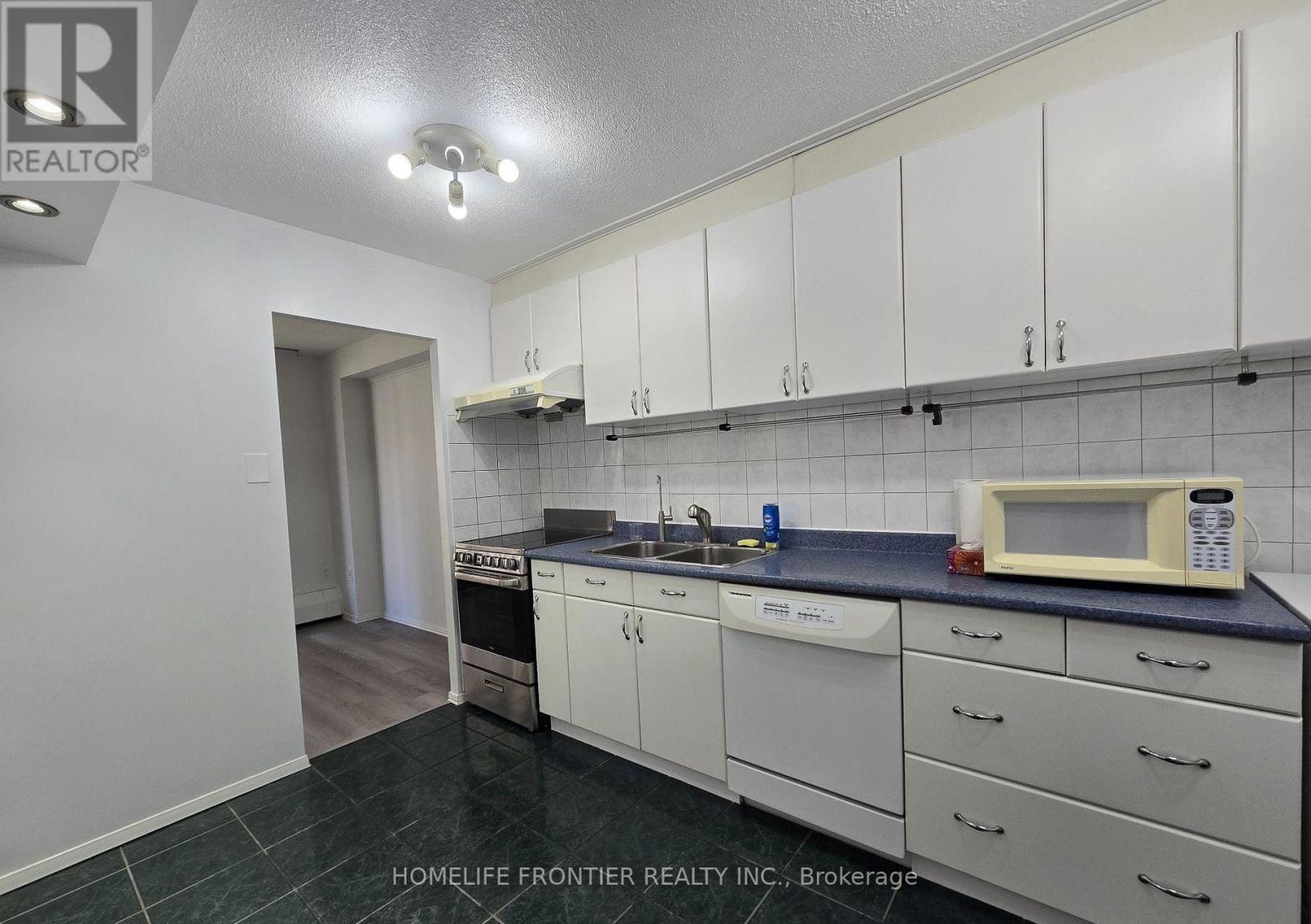 205 - 180 Dudley Avenue, Markham, ON - Indoor Photo Showing Kitchen With Double Sink