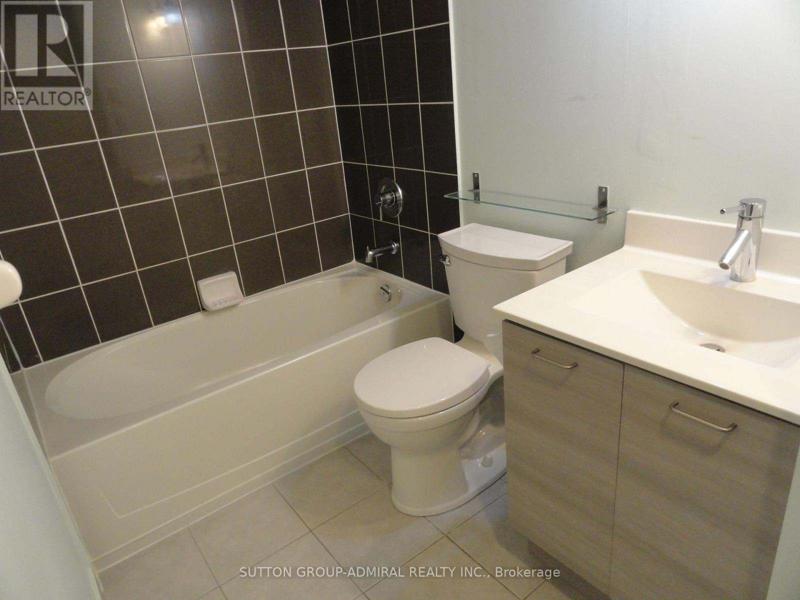 702 - 20 Joe Shuster Way, Toronto, ON - Indoor Photo Showing Bathroom