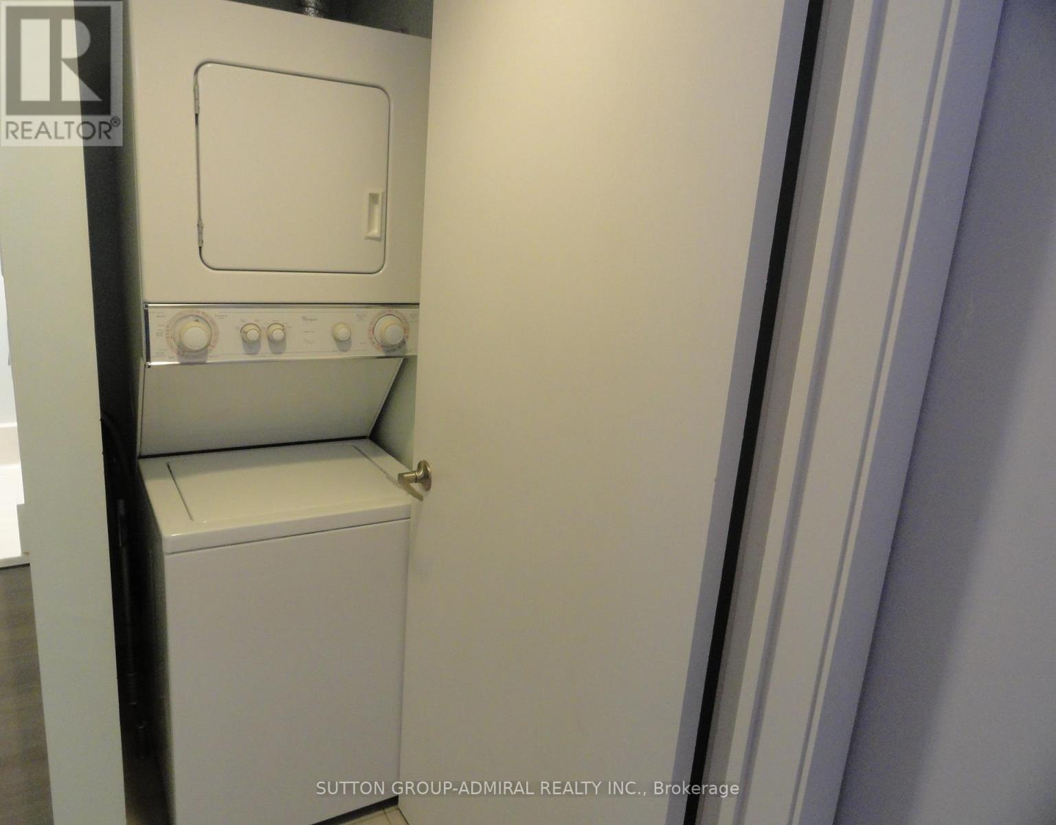 702 - 20 Joe Shuster Way, Toronto, ON - Indoor Photo Showing Laundry Room