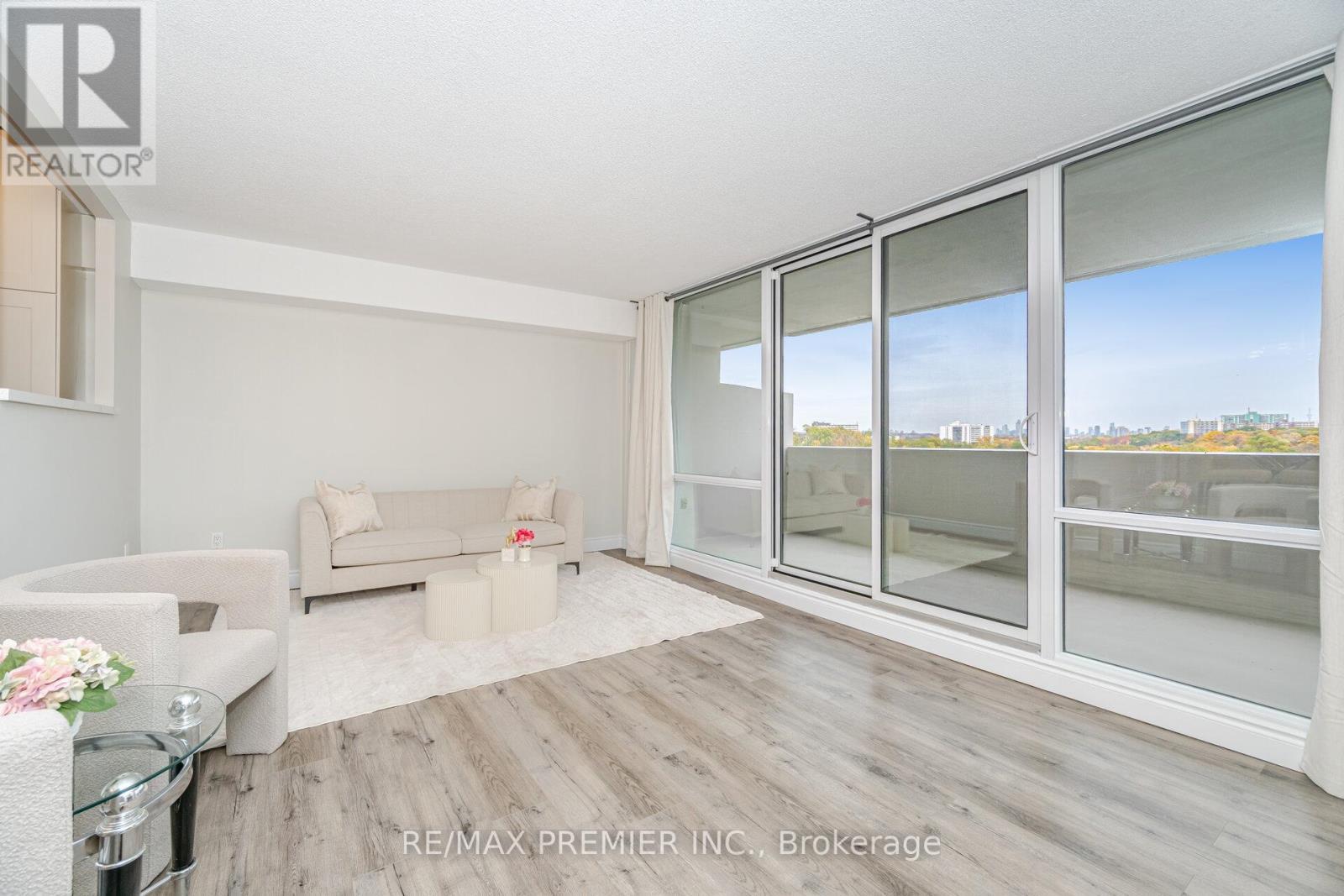 1105 - 260 Scarlett Road, Toronto, ON -