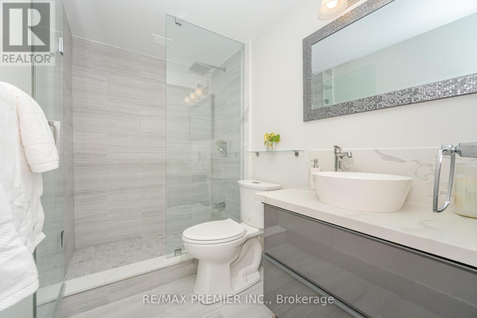 1105 - 260 Scarlett Road, Toronto, ON - Indoor Photo Showing Bathroom