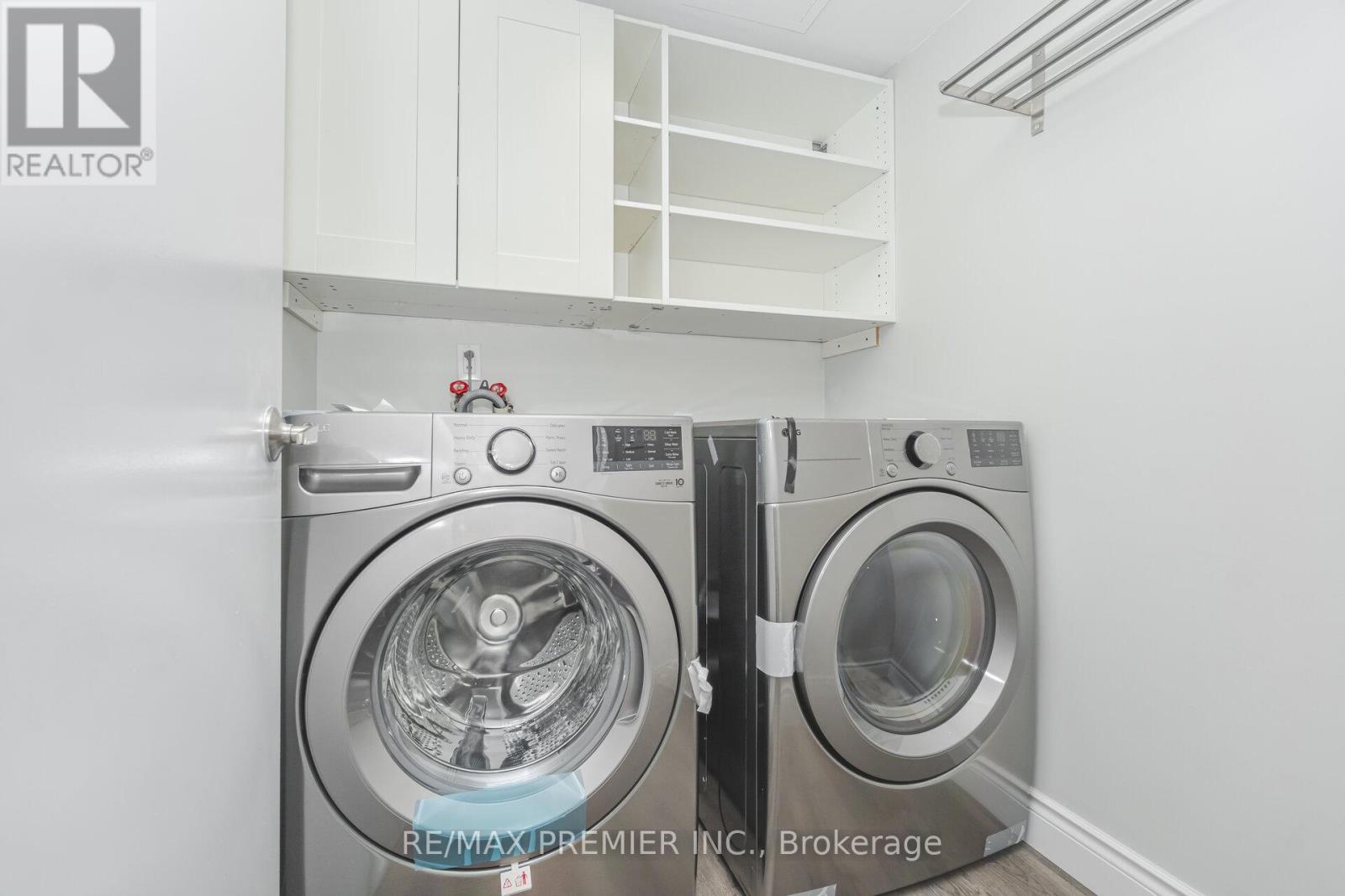 1105 - 260 Scarlett Road, Toronto, ON - Indoor Photo Showing Laundry Room