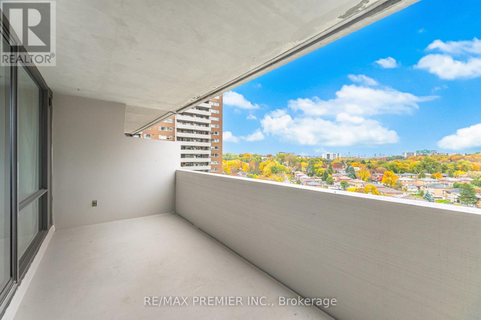 1105 - 260 Scarlett Road, Toronto, ON - Outdoor With Balcony With Exterior