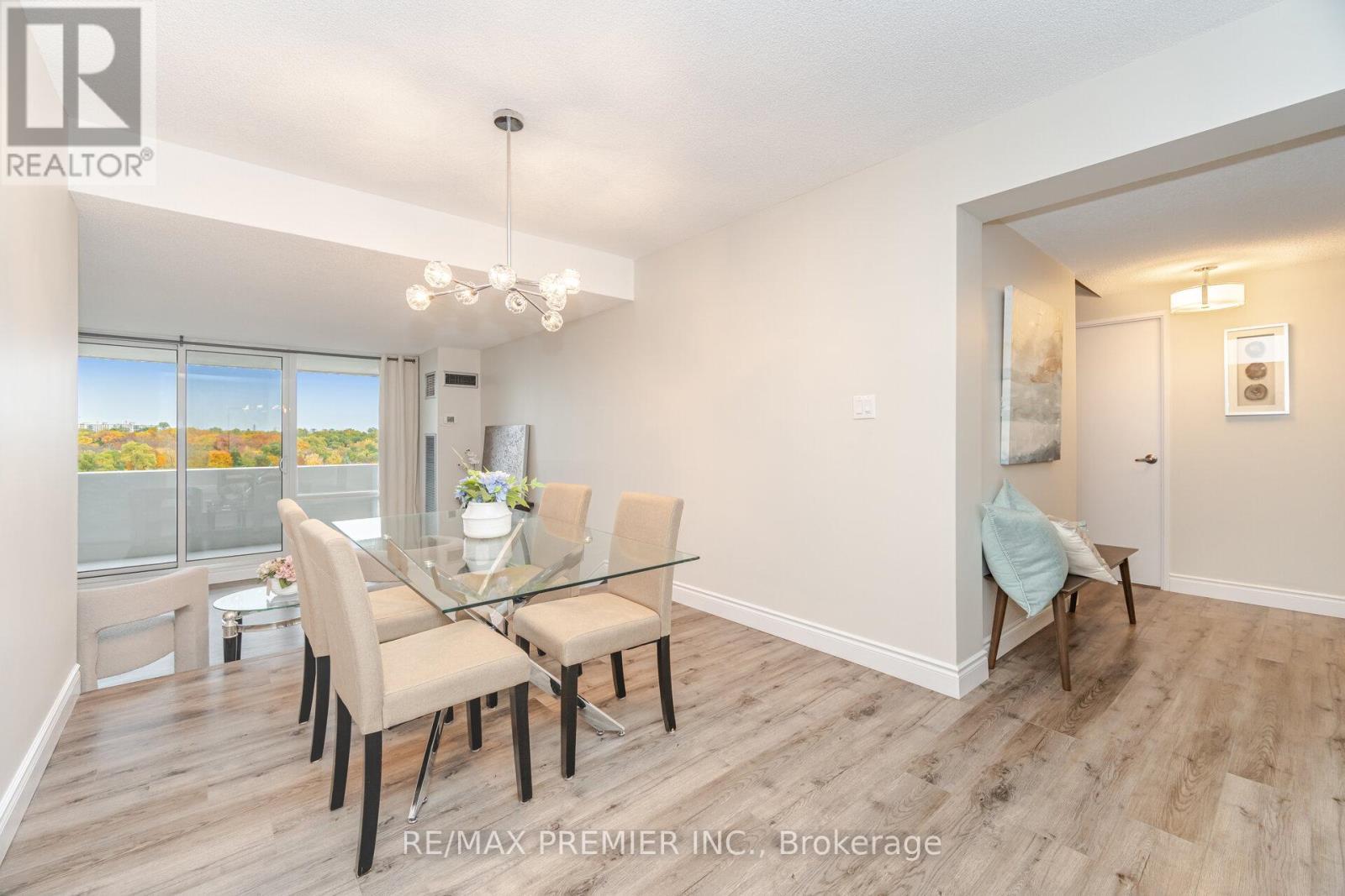 1105 - 260 Scarlett Road, Toronto, ON - Indoor Photo Showing Dining Room