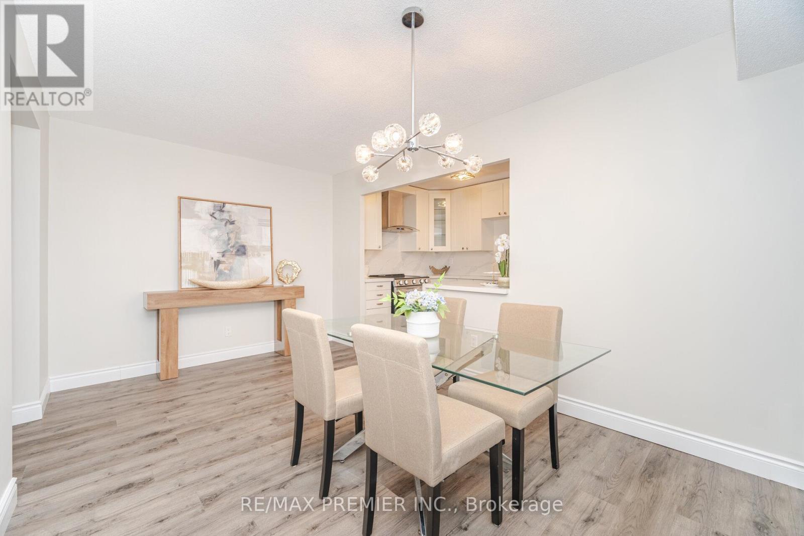 1105 - 260 Scarlett Road, Toronto, ON - Indoor Photo Showing Dining Room