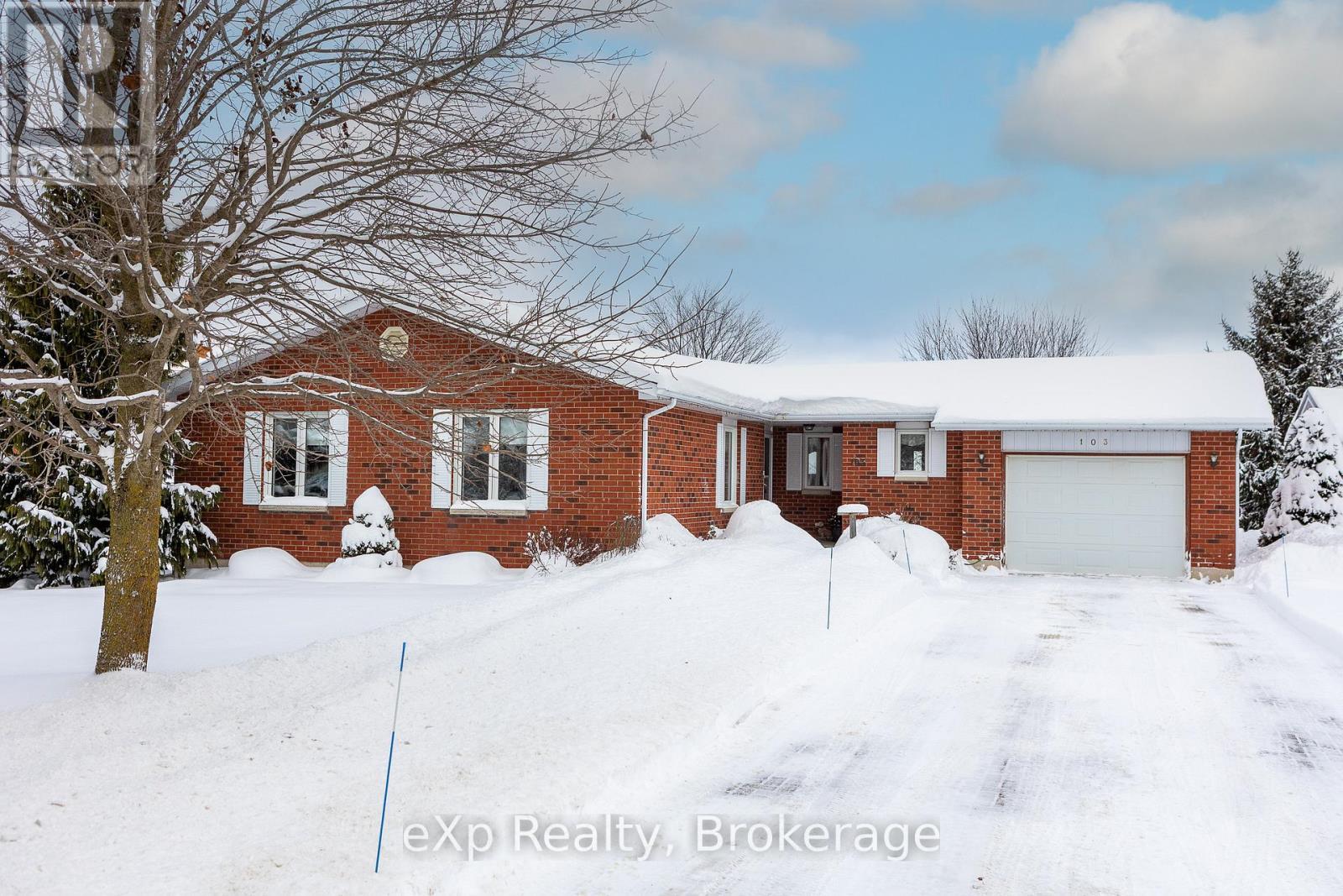 103 Margaret Elizabeth Avenue, Grey Highlands, ON - Outdoor