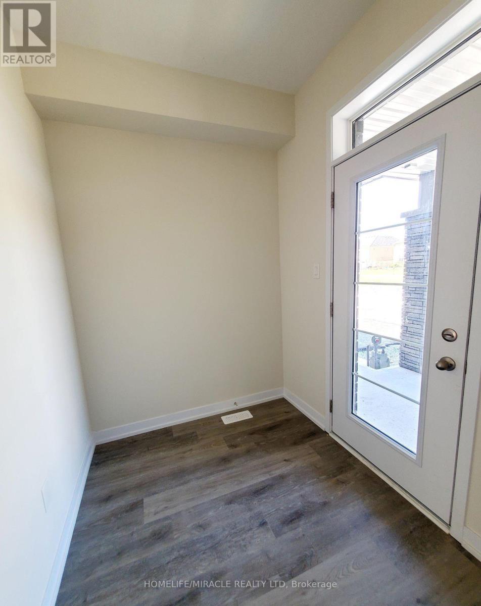 2 - 7789 Kalar Road, Niagara Falls, ON - Indoor Photo Showing Other Room