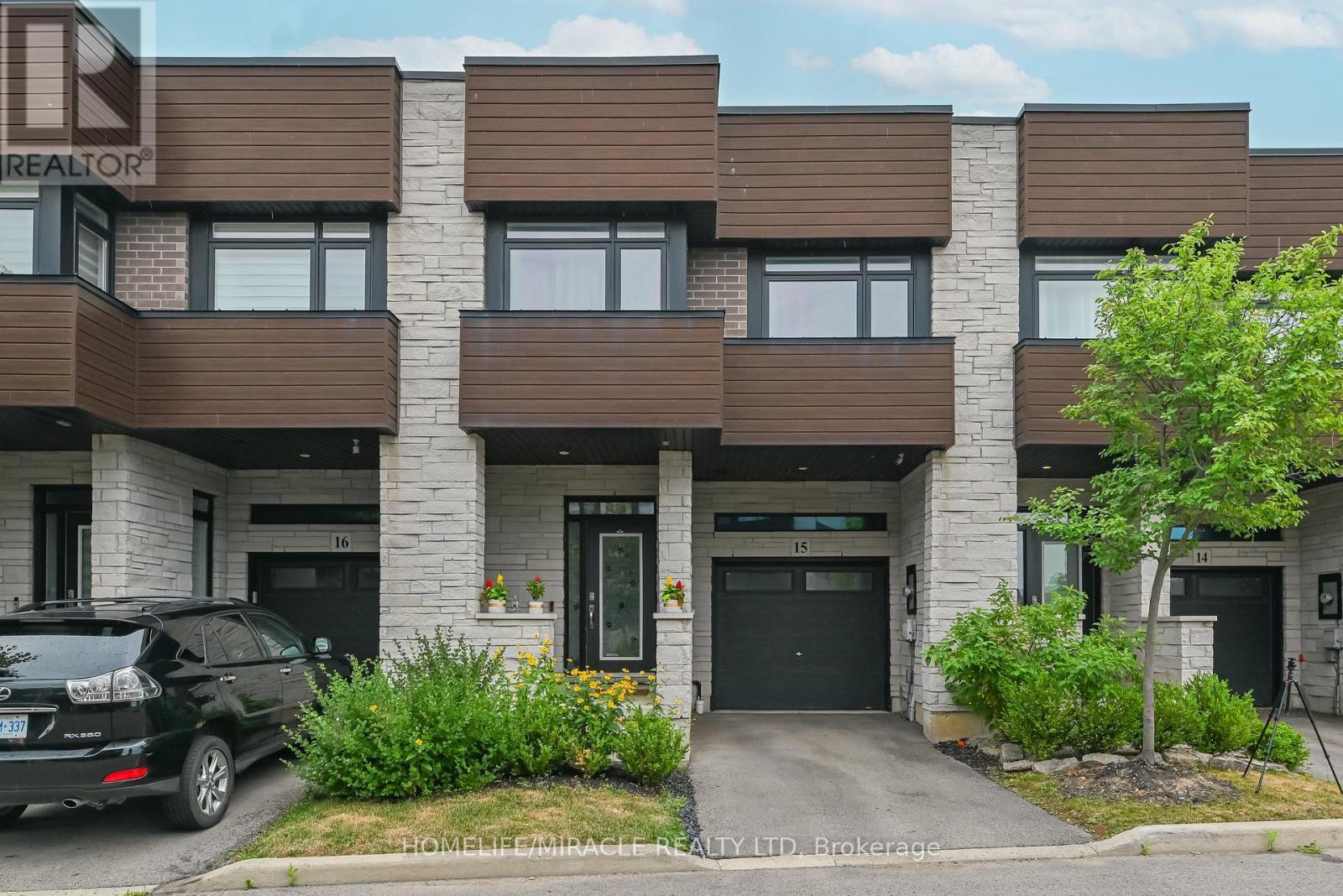 15 - 35 Midhurst Heights, Hamilton, ON - Outdoor With Facade