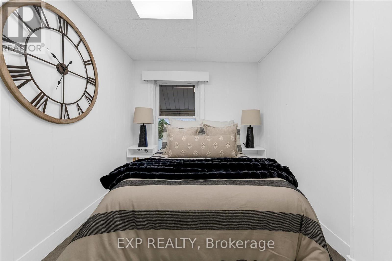 11 Ford Street, Hamilton, ON - Indoor Photo Showing Bedroom