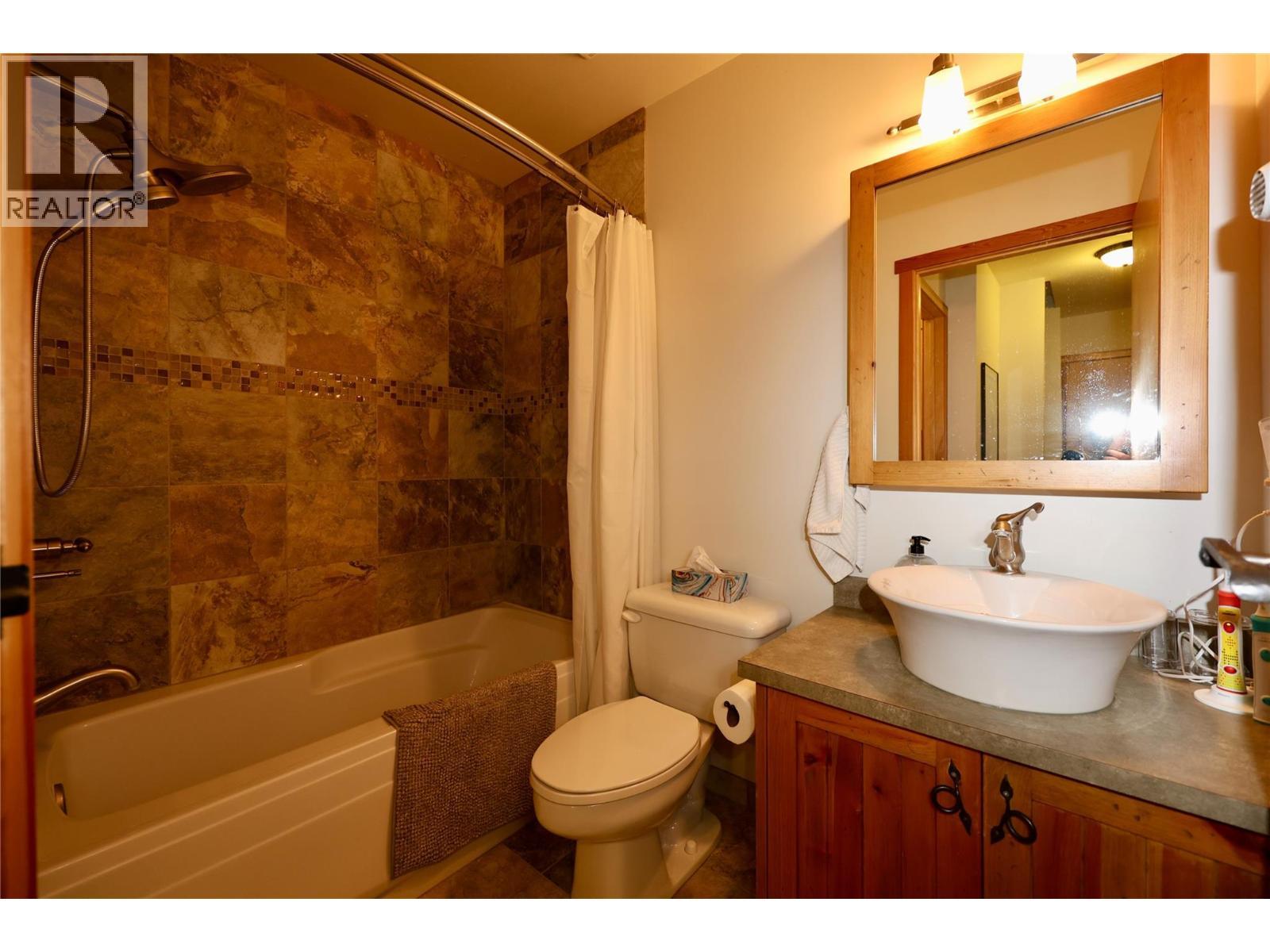 1336 Palliser Trail Unit# 9, Golden, BC - Indoor Photo Showing Bathroom